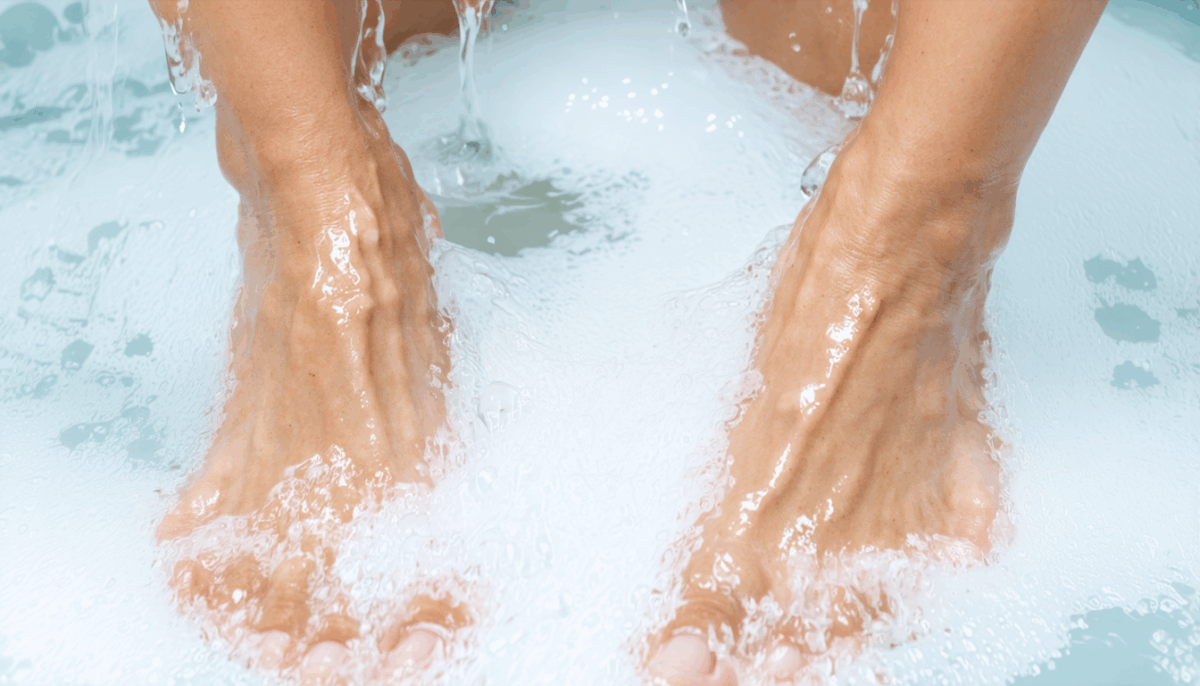 découvrez si la javel peut réellement traiter les mycoses des ongles de pied, son efficacité, ses risques et les précautions à prendre avant de l'utiliser contre les infections fongiques.