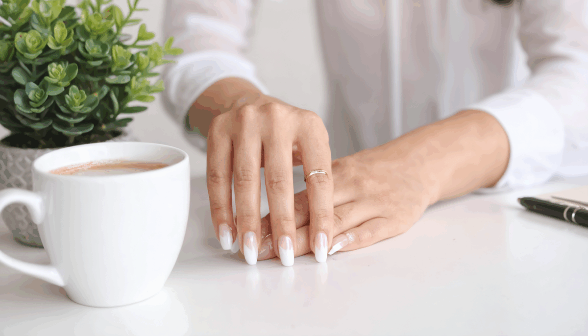 découvrez des conseils pratiques et efficaces pour arrêter de vous ronger les ongles en quelques jours. apprenez à dire adieu à cette habitude et retrouvez des ongles sains et beaux rapidement.